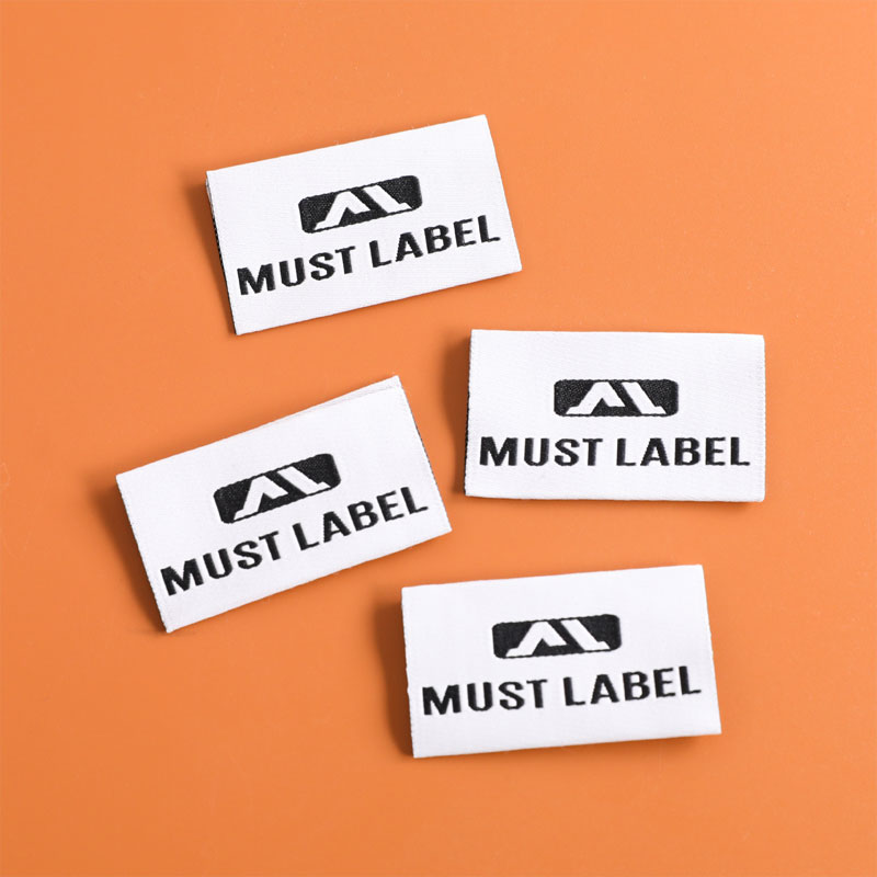 Middenvouw geweven labels